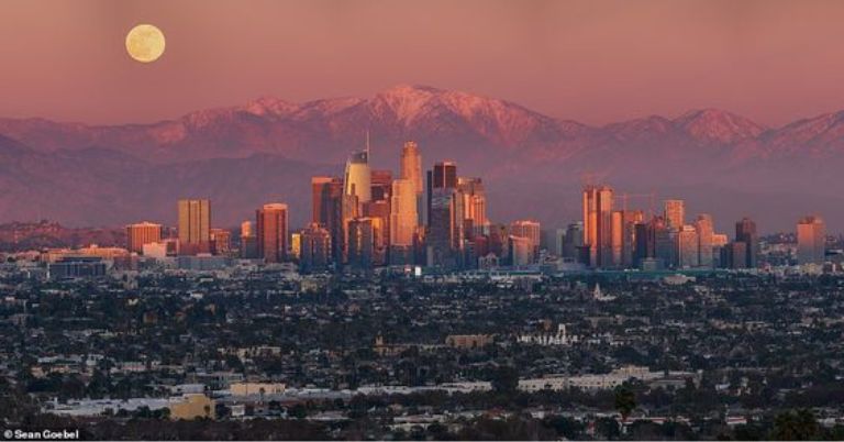 Observe Los Angeles Skyline